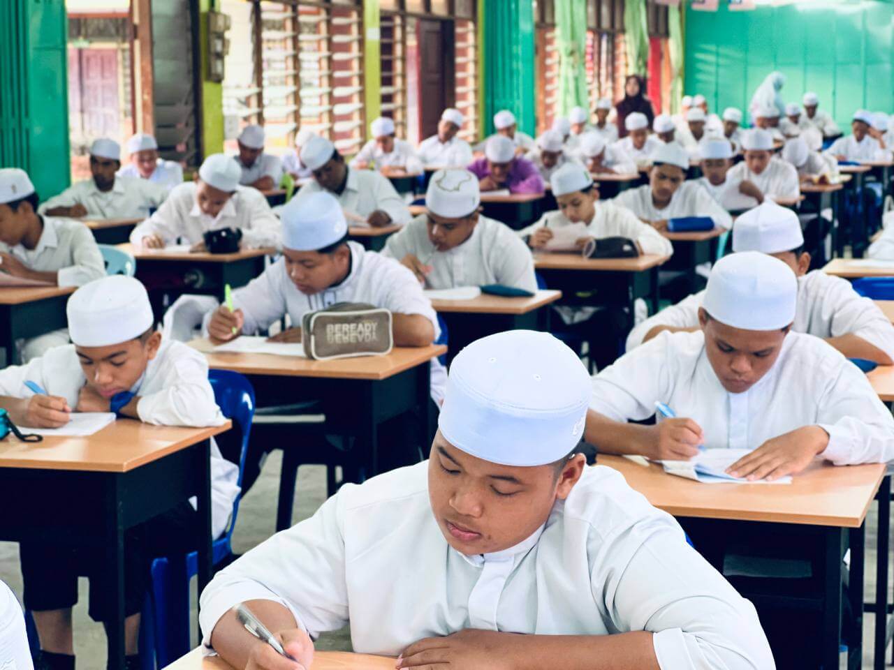 PROJEK TAJAAN PERSEKOLAHAN ASNAF & ANAK YATIM Projek Tajaan Persekolahan Asnaf & Anak Yatim adalah bertujuan untuk mencari dana bagi menaja pelajar asnaf &a anak yatim yang bersekolah di SMA Yayasan Khairiah.